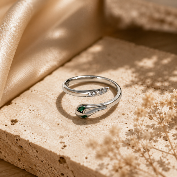 Émeraude Serpent Ring