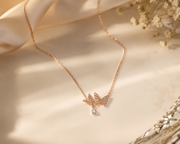 Papillon Éclat Necklace- Rose Gold
