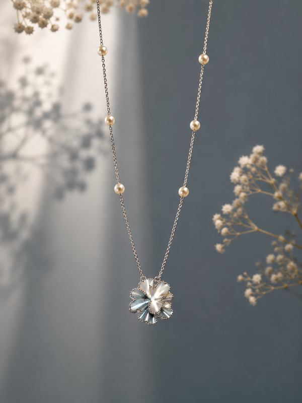 Éclat Fleur Necklace