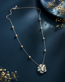 Éclat Fleur Necklace